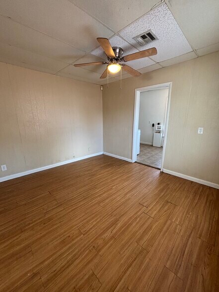 Building Photo - 3932 E Admiral Ct