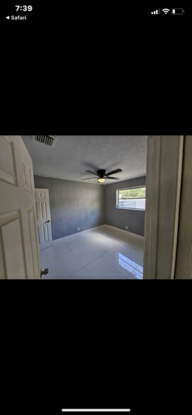 Building Photo - 4920 SW 28th Ter