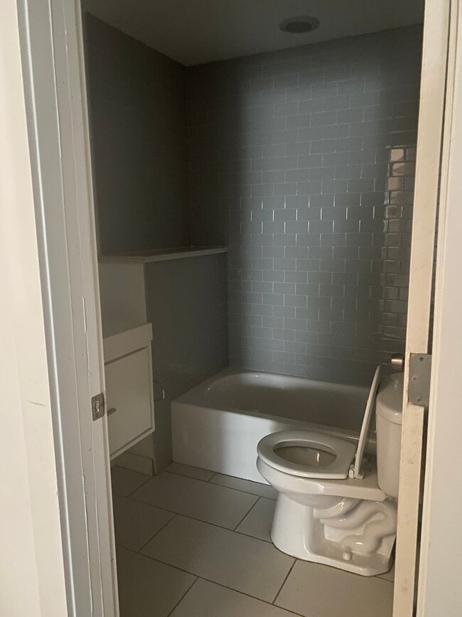 Building Photo - House for Rent in Fishtown