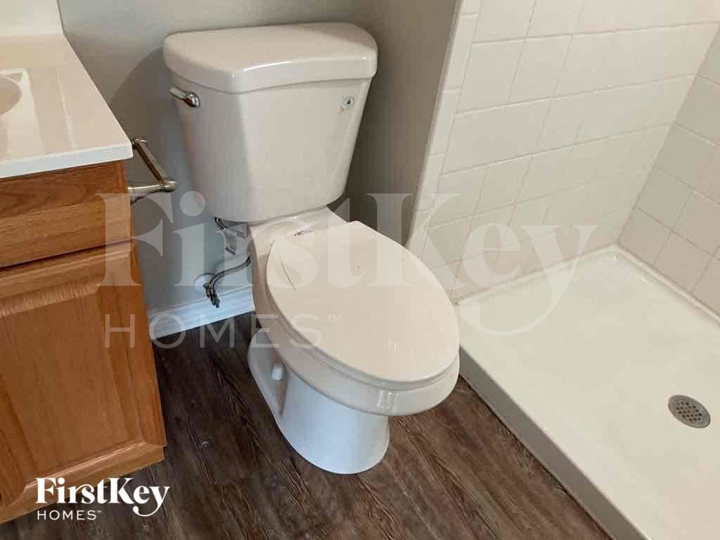 Building Photo - 2026 Greenview Dr