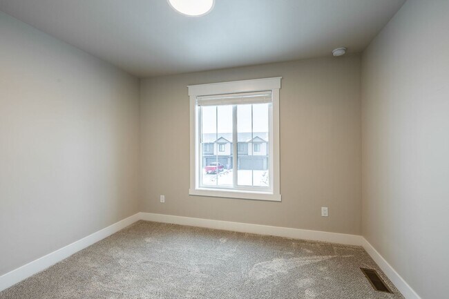 Building Photo - Beautiful 3 Bed, 2.5 Bath Townhome in Ashton - Shorter lease terms available