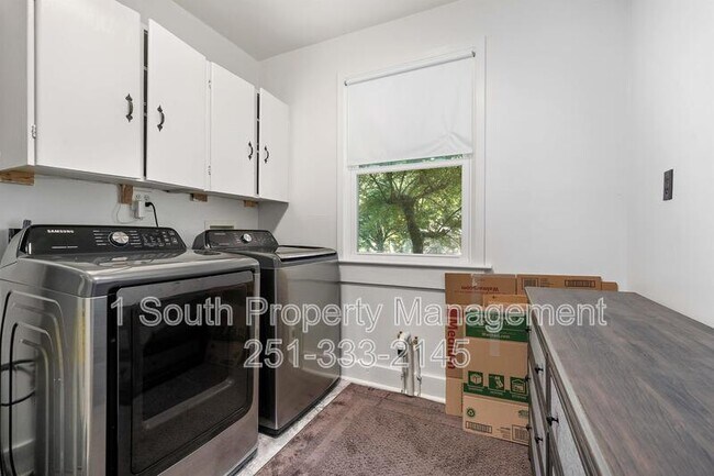 Building Photo - 5259 Border Dr S