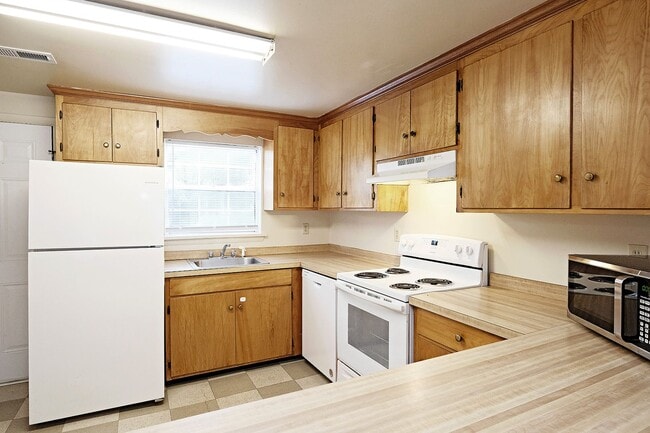 Building Photo - Woolen Mills Duplex Convenient to Pantops & Downtown
