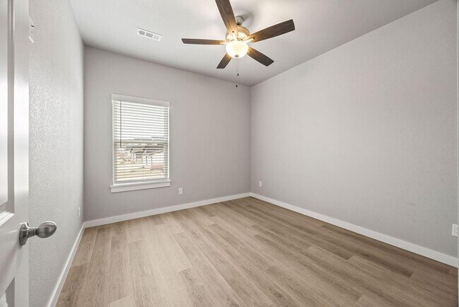 Building Photo - 2602 SW Convent St