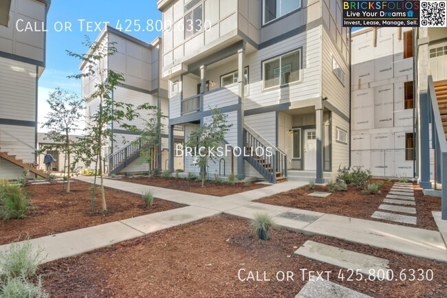 Building Photo - Near JBLM – Stylish, Comfortable, and Move...