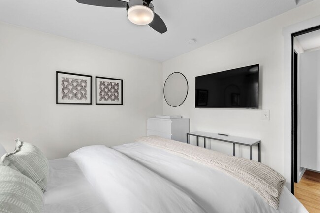 Building Photo - Trendy 2B/1B Unit C I Near Gonzaga/WSU/EWU & 5 Hospitals I Pet Friendly