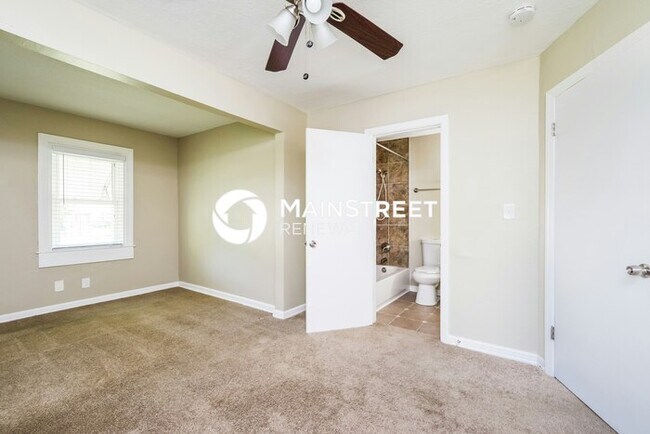 Building Photo - 4 Bedroom Pet-Friendly Home in Louisville,...