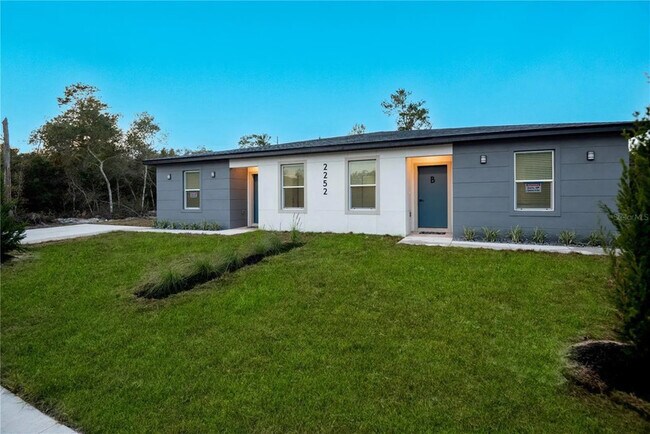 Building Photo - 2252 Fernwood St