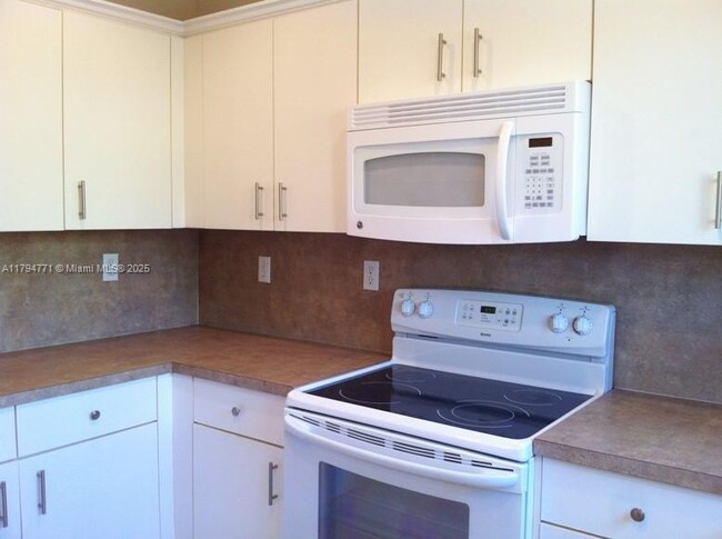Building Photo - 2601 NE 41st Cir