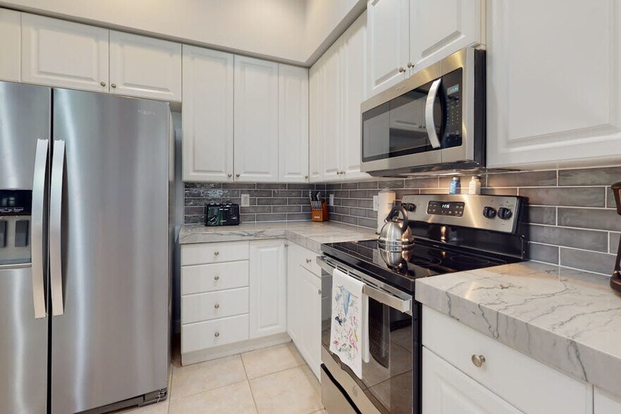 Building Photo - 628 42nd St