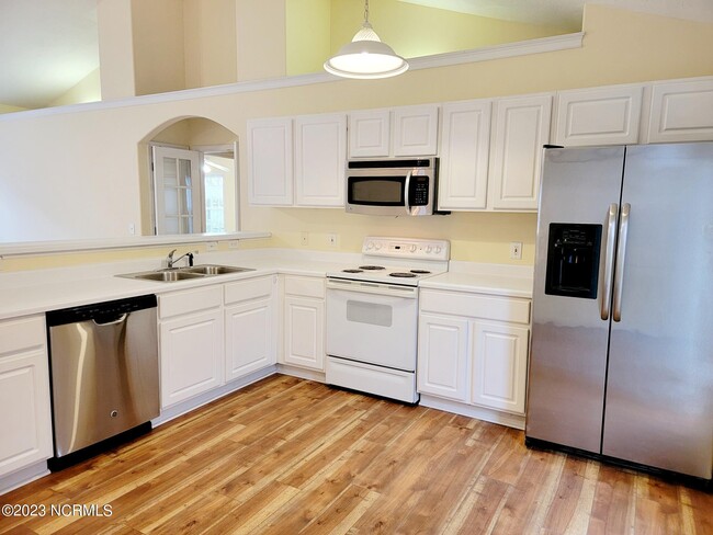 Building Photo - 5305 Sun Coast Dr
