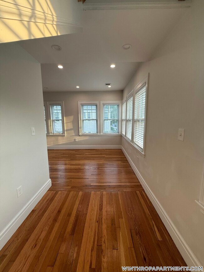 Building Photo - 70 Cottage Park Rd