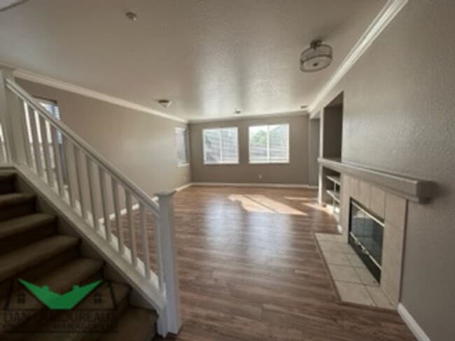 Building Photo - Spacious 4-Bedroom Home: Modern Comfort near Costco and Shopping on Woodland's East Side!