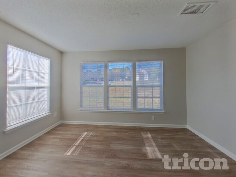 Building Photo - 8605 Appledale Dr