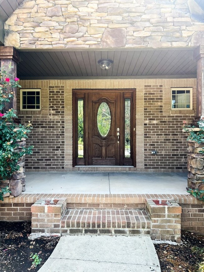 Building Photo - Single Family Home