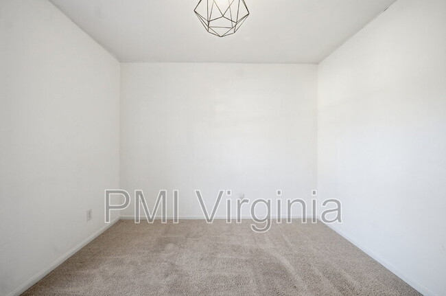 Building Photo - 4808 Boxford Rd