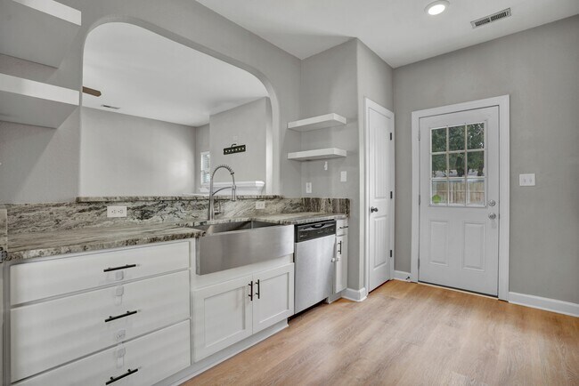 Building Photo - 211 Thalia Rd