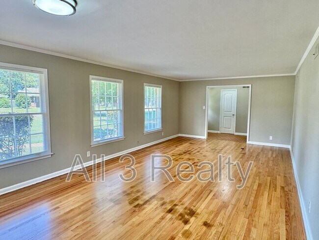 Building Photo - 2804 Sumter Ave