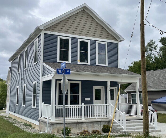 Primary Photo - 205 Wall St