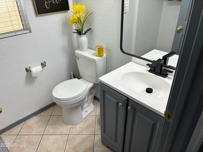 Building Photo - 13438 W Rose Ln