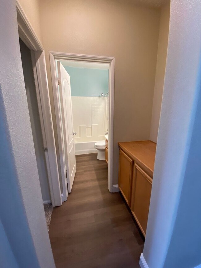 Building Photo - Gorgeous NW Home 4 Bed/3 Bath $2,850 Rent & 2,850 Deposit