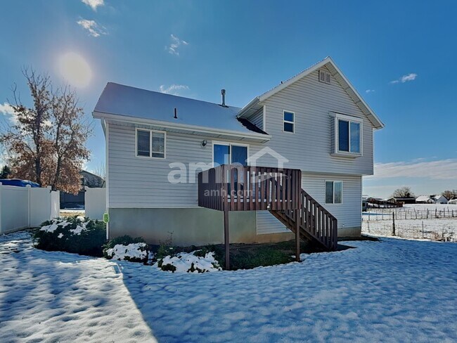 Building Photo - 934 E 490 N