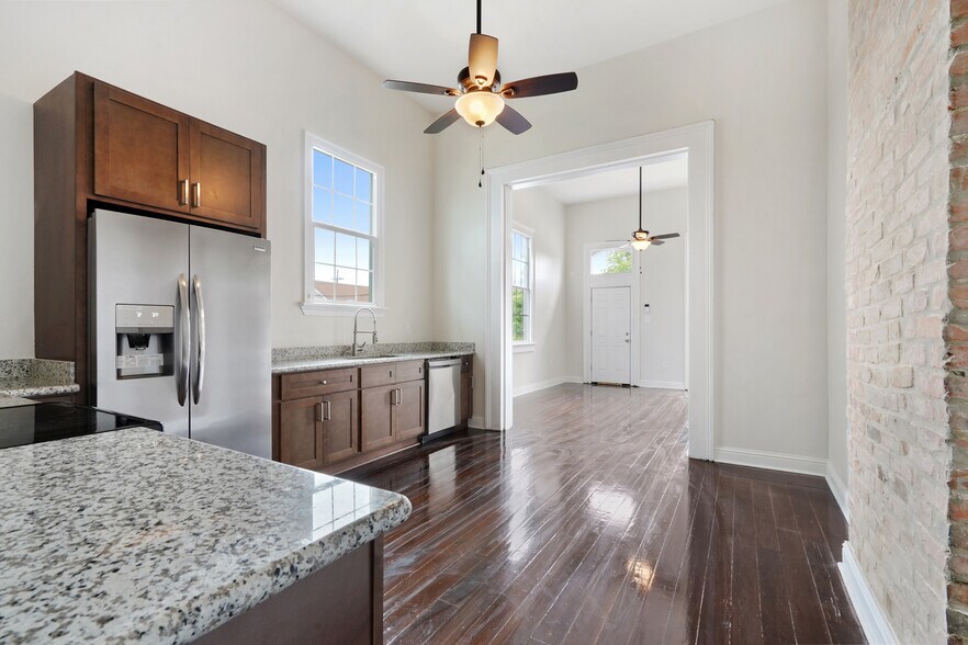 Building Photo - 1618 Marigny St