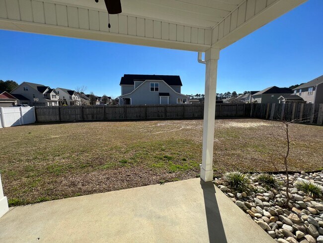 Building Photo - Beautiful 4 Bed, 2.5 Bath Westgate Home