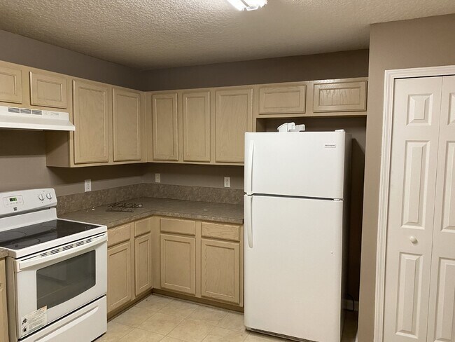 Building Photo - FOR RENT:  3BR 2BA 2ND FLOOR CONDO IN THE ...