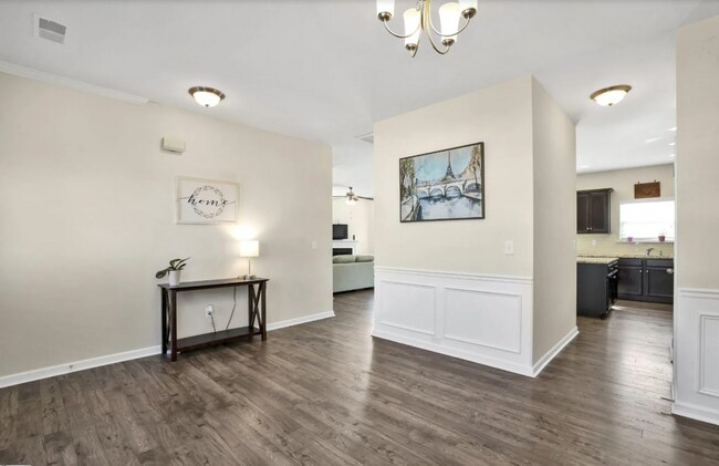 Building Photo - Spacious 3/2.5 Home in Simpsonville!