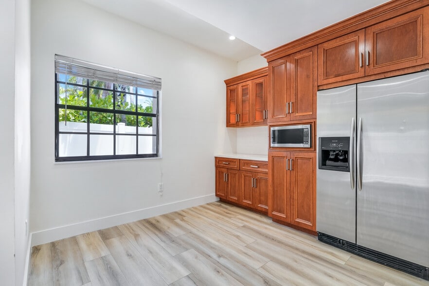 Building Photo - 3540 SW 17th St