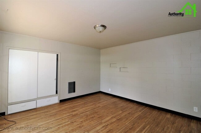 Building Photo - 1932 10th St