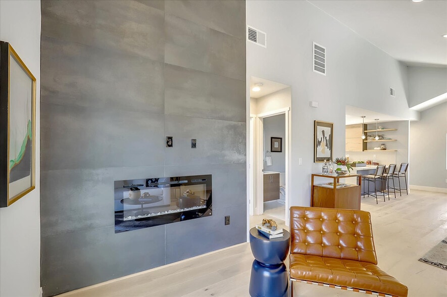 Building Photo - 914 Everett Ave