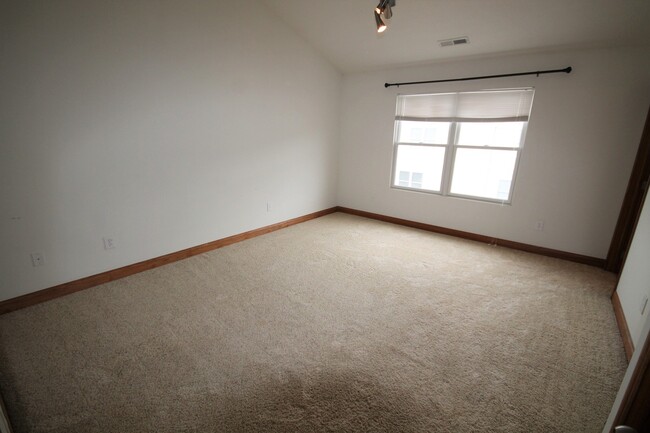 Building Photo - 2 Bedroom - Dublin