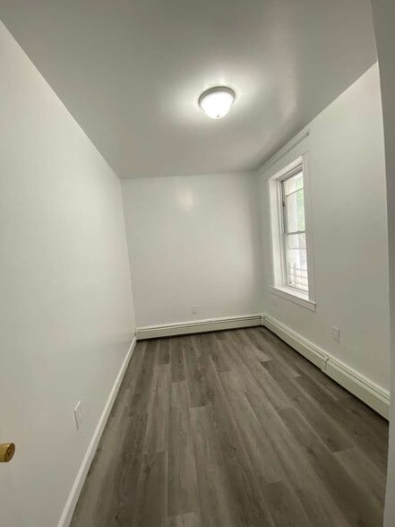 Building Photo - 26 Mulberry St