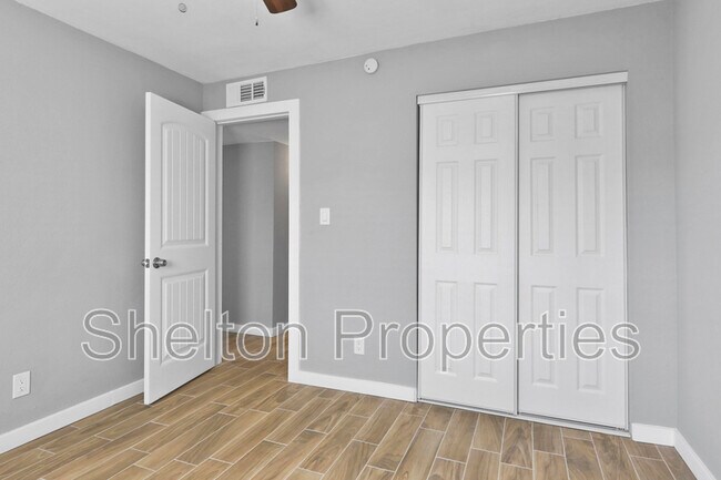 Building Photo - 1747 E Virginia Ave