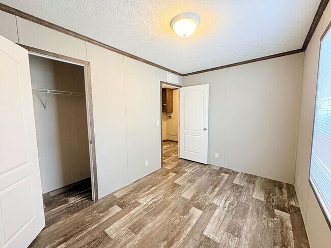 Building Photo - 10694 State Rte 762