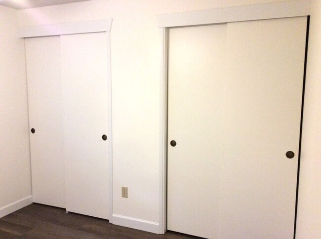 Building Photo - Charming 2 BDRM, 1 BATH Duplex - Universit...