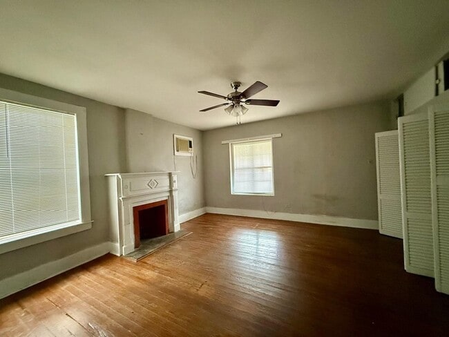 Building Photo - 583 N Monroe St