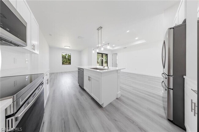 Building Photo - 835 Glen Coy Ave