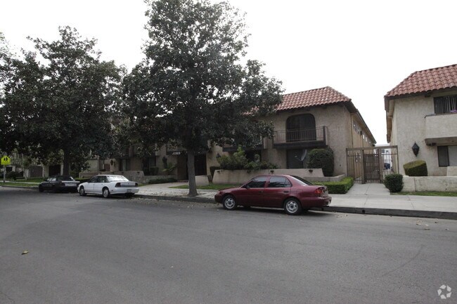 Building Photo - Jordan Villa I