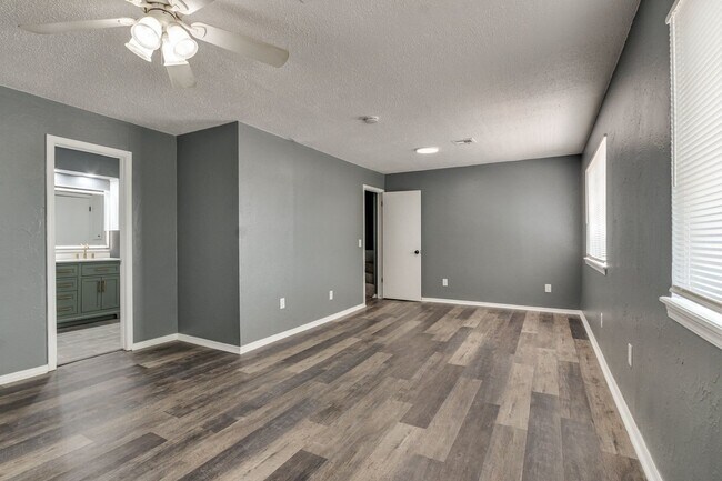 Building Photo - 4106 Mason Dr