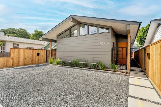 Primary Photo - 907 Kern St