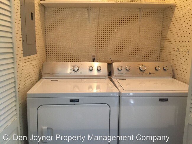 Building Photo - 3 br, 2 bath House - 228 W. Hillcrest Drive