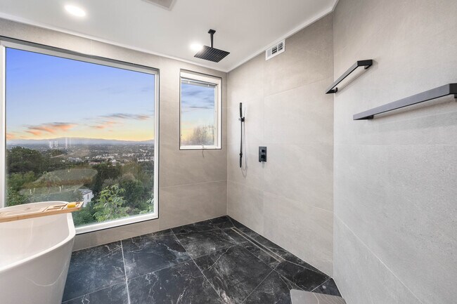 Building Photo - 3541 Multiview Dr