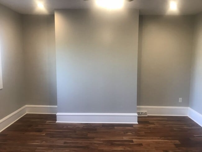 Building Photo - 3 BR, 1 Bath Townhouse - Lawrenceville - TOTALLY UPDATED!