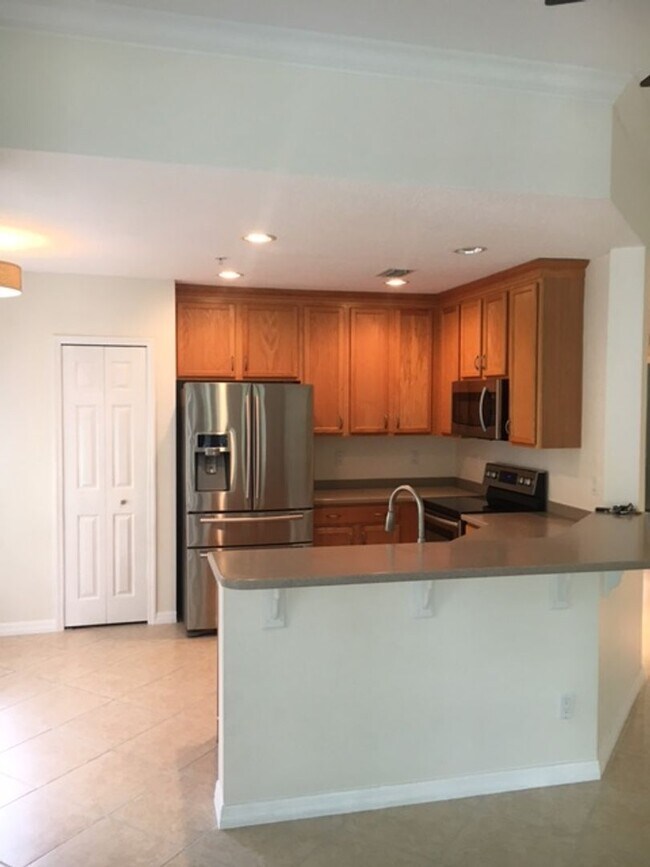 Building Photo - 3 Bedroom 2 Bath corner unit with wrap around balcony in Elevator Building in East Village of Cel...