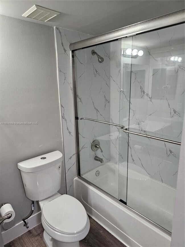 Building Photo - 2880 N Oakland Forest Dr