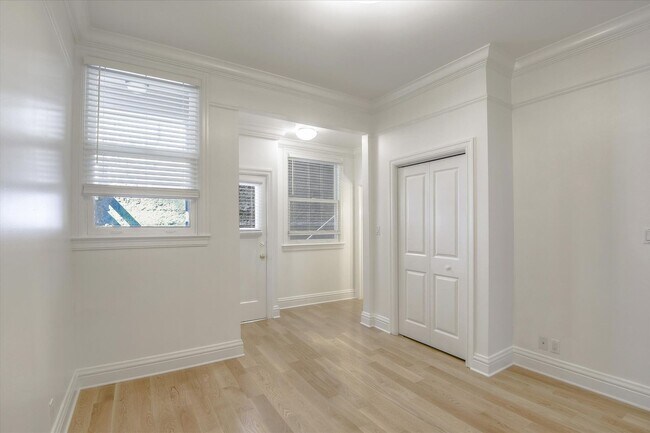 Building Photo - 1065 Montgomery St