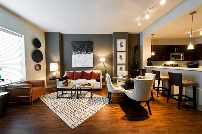 Building Photo - Luxury Living in Montrose 2/2